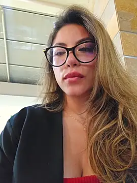 Karen_San_Miguel: διαδικτυακό σόου στην κάμερα