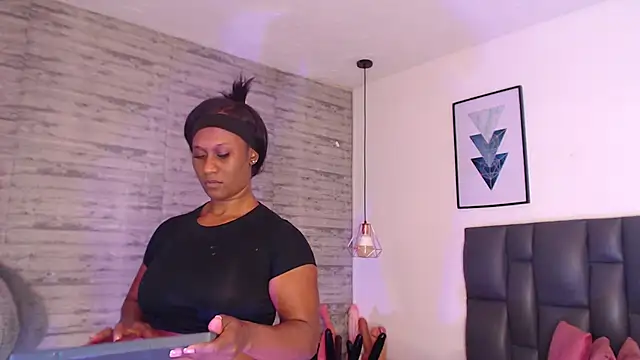 TinnaCobb's Live XXX Chat