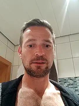 janosch319n Live XXX chat