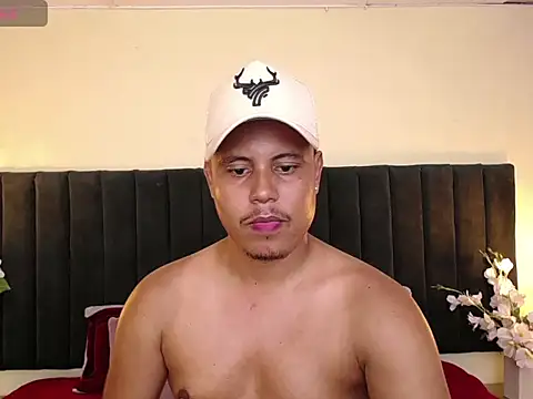 noah_oliver1 Chat XXX in diretta