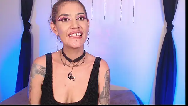 Agatha_Tenebris' Live XXX Chat