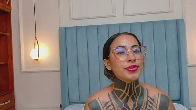 NicoleBlum Adlı Modelin Canlı XXX Sohbeti