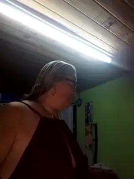momismilf544 Show Webcam