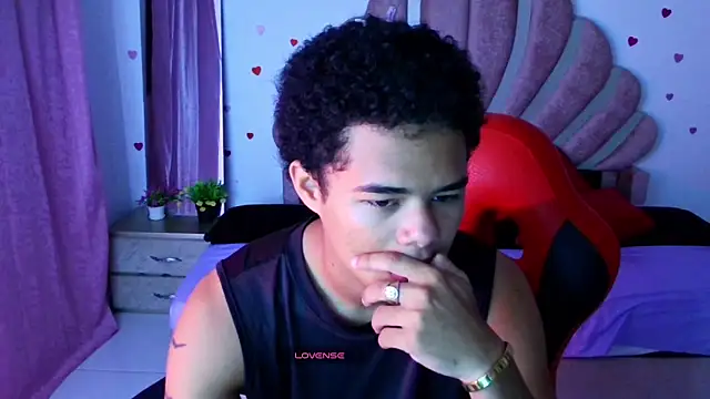 kael_fox Show in webcam