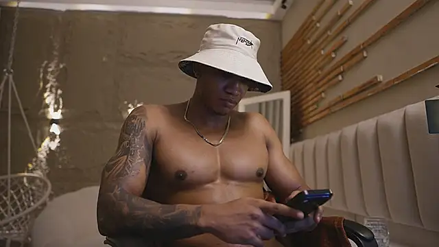 Czat XXX na żywo – Logan_Varela