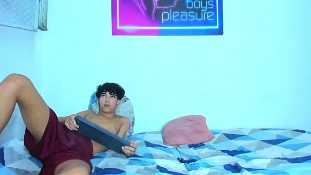 Pleasure_boys_hot Webcamshow