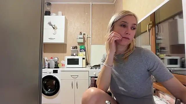 AngelJeni Adlı Modelin Canlı XXX Sohbeti