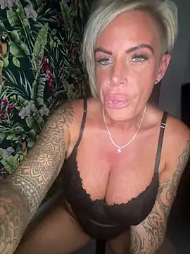 Chatroom XXX en direct de Big-Tits696969