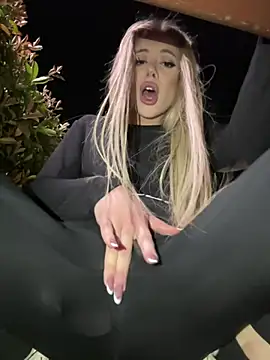 AlyssaFoxx_ Adlı Modelin Canlı XXX Sohbeti