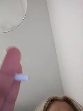 Divineblond 现场XXX聊天