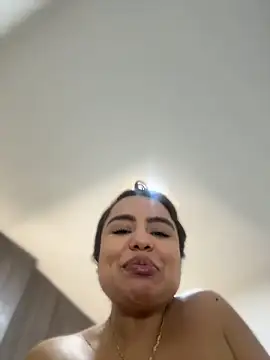 valeria2019hot's Webcam Show