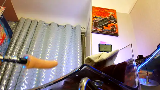 Chat +18 de FreyaFucksFans ao vivo