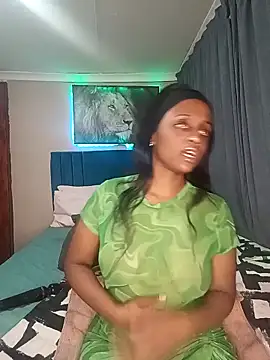 Queen-Chocolate's Live XXX Chat