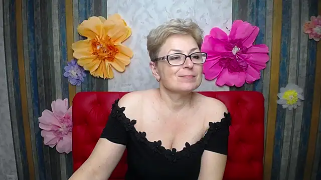EmiliaGree's Live XXX Chat