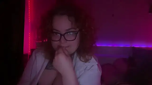 Show modela altpersonaa na web-kameri