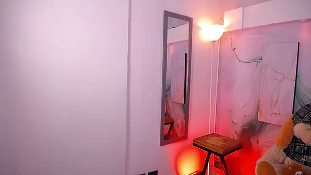 LumierNova Adlı Modelin Canlı XXX Sohbeti