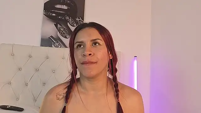Isabella-lux webcam show