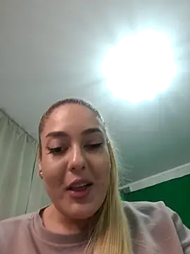 HotFireBabe_: διαδικτυακό σόου στην κάμερα