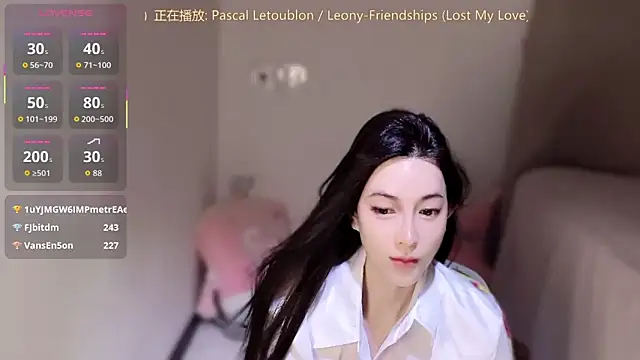 LILI7-LI Show in webcam