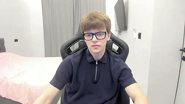 Show modela bonekoambalabu na web-kameri
