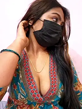 Cute-Ananyaa: διαδικτυακό σόου στην κάμερα