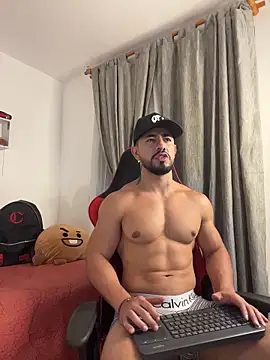 Ezzio_Scolaro's Webcam Show