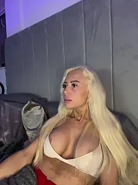 MaeBlonde: διαδικτυακό σόου στην κάμερα