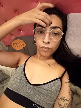Yani-14 Adlı Modelin Canlı XXX Sohbeti