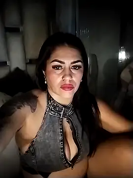 chelaqueen_ Adlı Modelin Canlı XXX Sohbeti