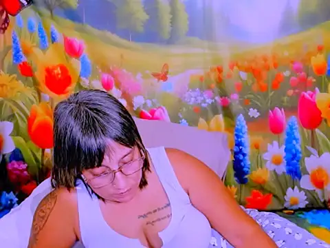indianroxy Adlı Modelin Canlı XXX Sohbeti