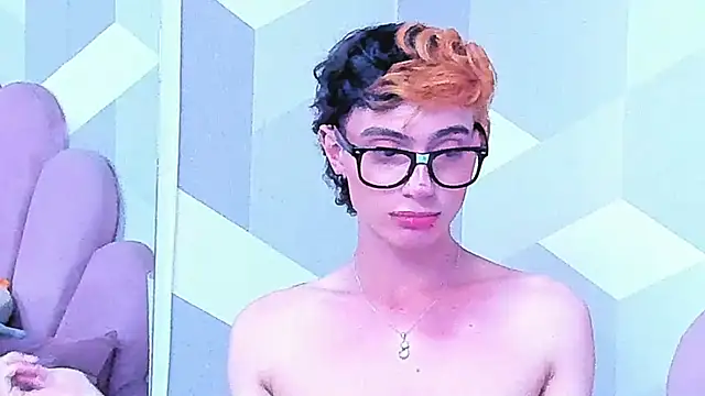 แชท XXX สดของ KylieMonnett