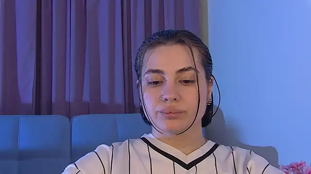 AdrianaToress' Live XXX Chat
