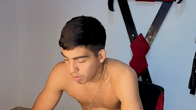 Chat XXX en directo de Milo_LatinBoy