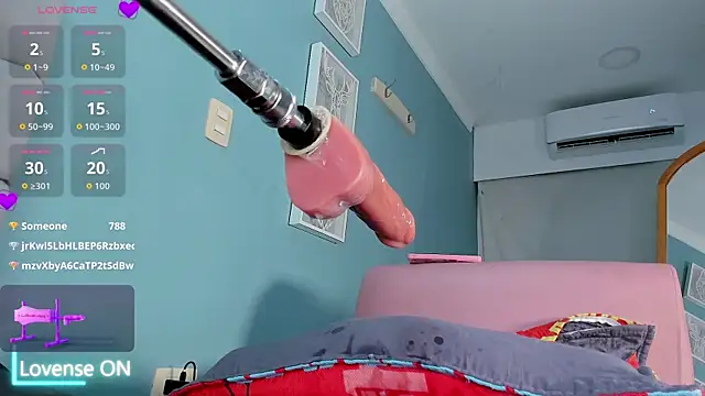 Pertunjukan Kamera Web Luna_Raay