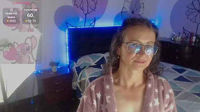 aura_latinax Show Webcam