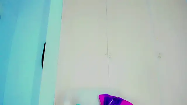 laaura_dolll's Webcam Show