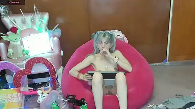 Skinygirl Live XXX Chat