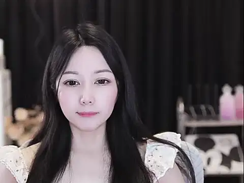 Nuyoah-77's Live XXX Chat