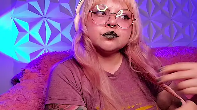 XXX chat uživo modela Satyn_doll