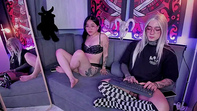 Chat +18 de JadeyKhada ao vivo