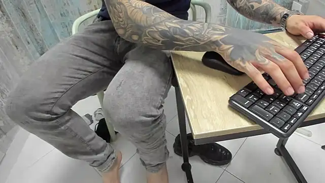 Gury_tattoo Pertunjukan Webcam