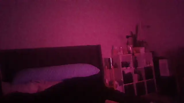 1n0nlythroat Chat XXX in diretta