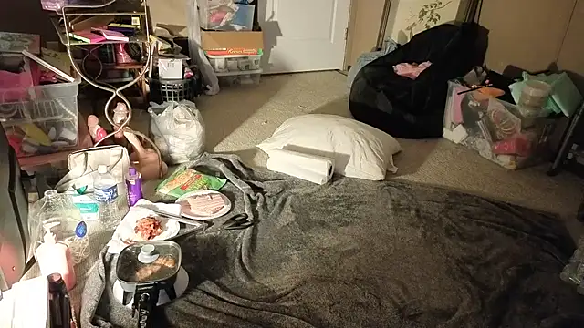 ChubbiGhostiii's Live XXX Chat