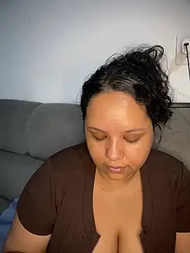 Bigostosa Adlı Modelin Canlı XXX Sohbeti