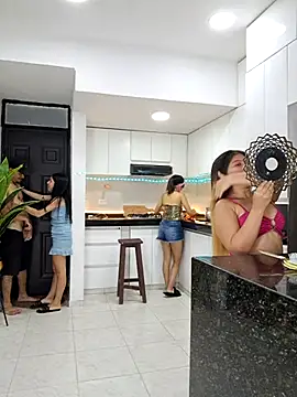 royalgirls_x Webcam Show