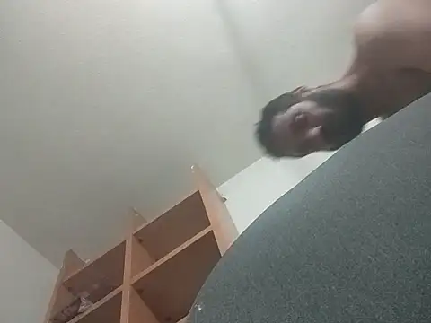 skrigul12 Show in webcam