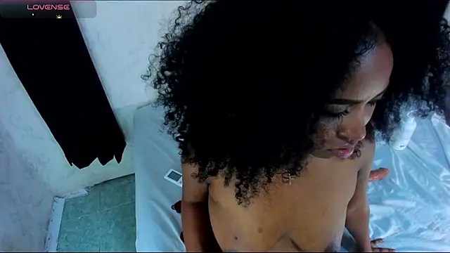 TAYRA_CASTLE live XXX chat