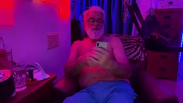 XXX chat uživo modela LeatherSdaddy