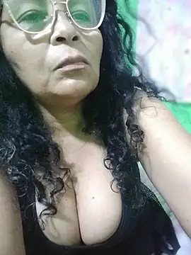 Amarantha25's Live XXX Chat