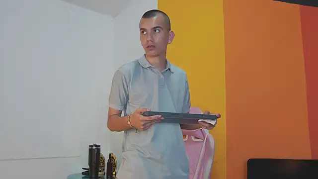 Rowan_Cley Chat XXX live